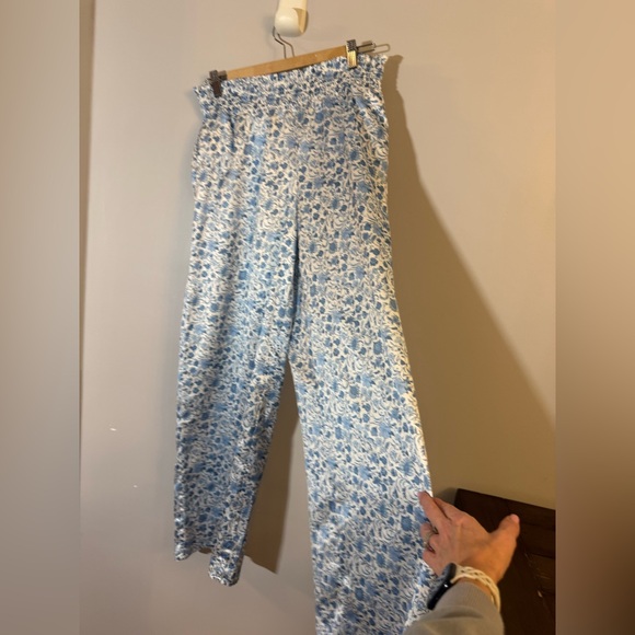 Blue & White Floral Wide-Leg pajama Pants – Women’s Medium 🤍 - Picture 2 of 8
